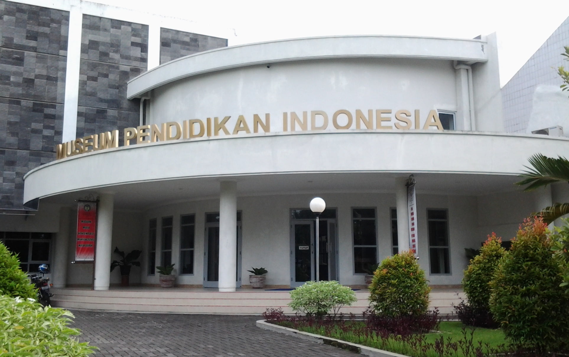 Ilustrasi Perusahaan di Bidang Gedung Pendidikan