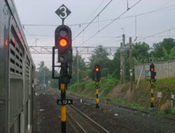 Memahami Kode IN012 dengan Subklasifikasi Instalasi Sinyal dan Telekomunikasi Kereta Api pada SBU
