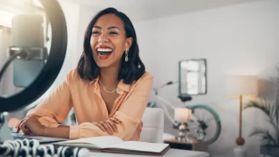 Ilustrasi Risiko Hukum dan Kepatuhan dalam Penggunaan Influencer untuk Promosi Bisnis