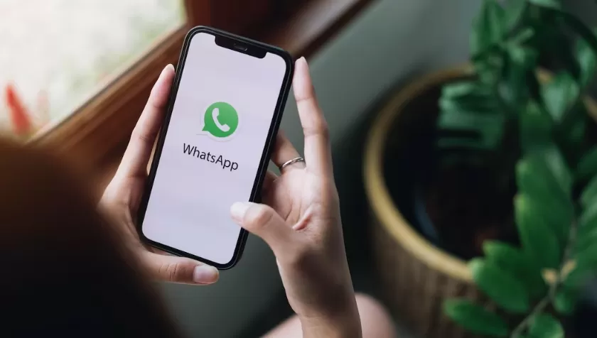 Ilustrasi Hukum membuat stiker whatsapp menggunakan wajah orang lain