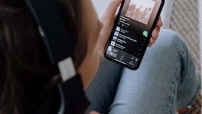 Ilustrasi Bisnis Streaming Musik dan Pembayaran Royalti