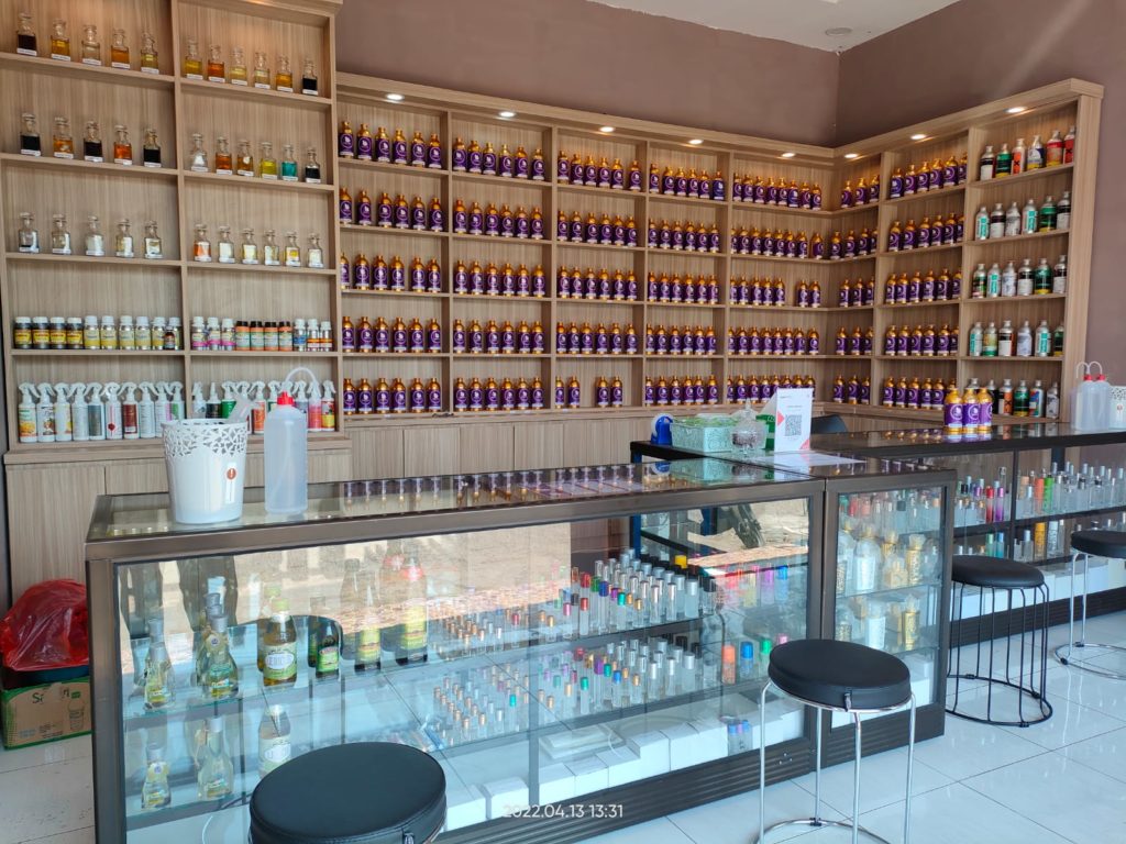 Ilustrasi Usaha Parfum Refill