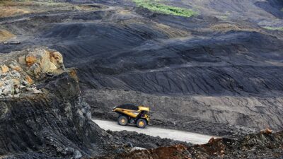 Ilustrasi Industri Pertambangan MInerba